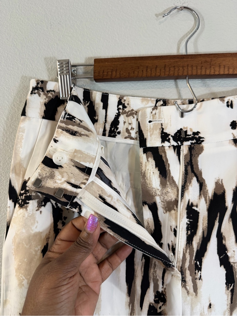 WHBM Animal Print Wide Leg Pants Size 10 White Tan Black Zebra Casual Office - Picture 7 of 13